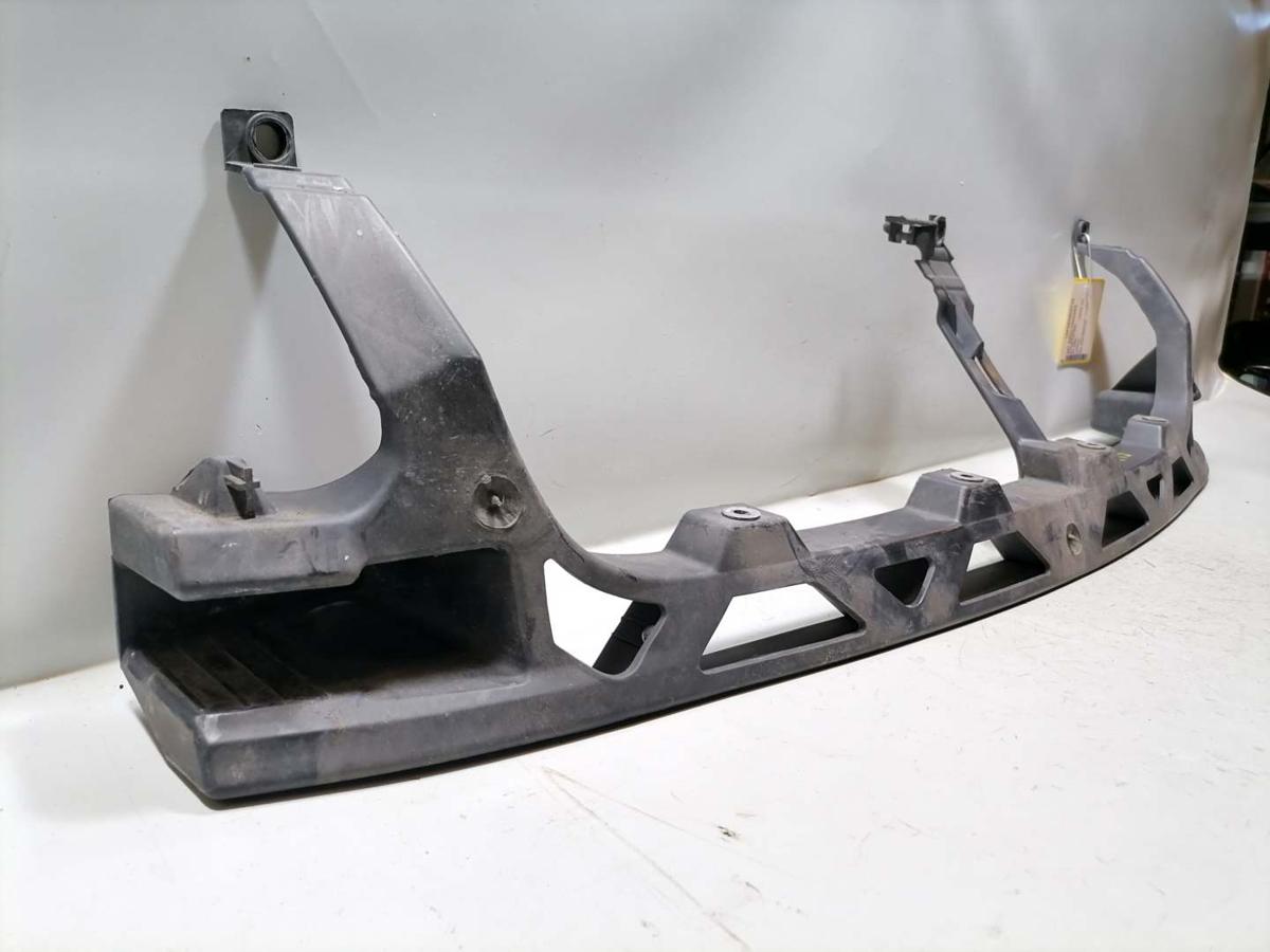 VW Passat 3BG original Grilltr&auml;ger Plastik-Verst&auml;rkung St&uuml;tzteil Sto&szlig;f&auml;nger vorn oben Bj.2005